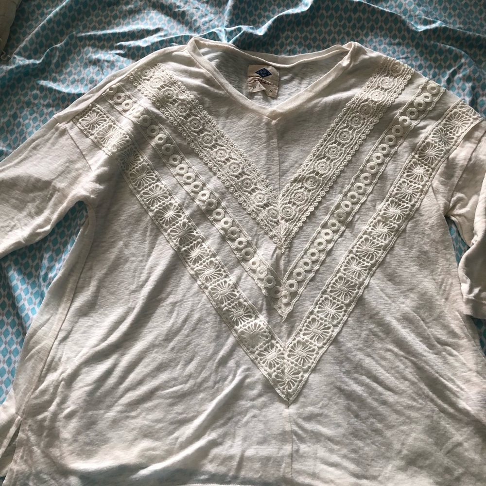 Top, flowy and 3/4 length arms